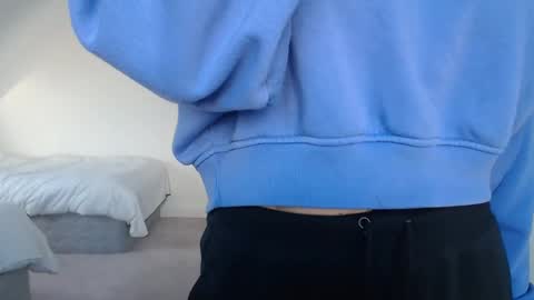 mallinia online show from February 4, 3:57 pm