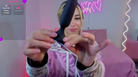 Malory  online show from September 30, 7:19 pm