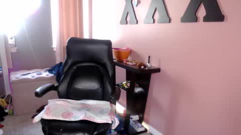 MandyBabyXXX online show from February 20, 6:53 pm