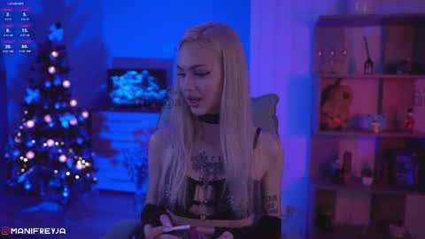 Snapshot of manifreyja chatting on January 11, 11:24 pm Amelie online show from January 11, 11:24 pm