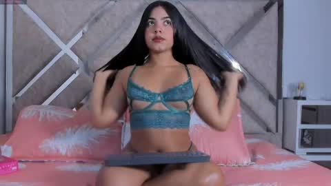 mar_lovee_ online show from April 16, 7:02 pm