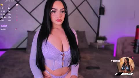 Snapshot of mara_martinez chatting on October 22, 5:12 am online show from October 22, 5:12 am
