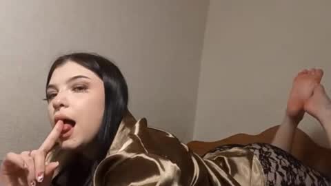 Mia online show from February 13, 7:04 pm