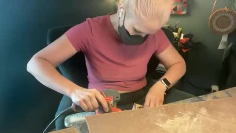 Elle online show from March 30, 1:11 pm