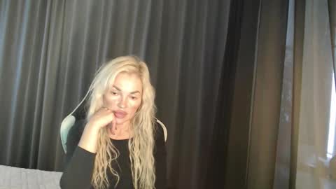 Snapshot of margoo_77 chatting on October 22, 9:47 am Margoo online show from October 22, 9:47 am