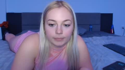 Snapshot of margot_robbie7 chatting on September 10, 12:43 am margot_robbie7 online show from September 10, 12:43 am