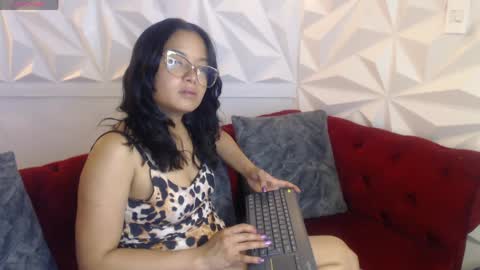 maria07lopez_ online show from April 15, 12:17 pm