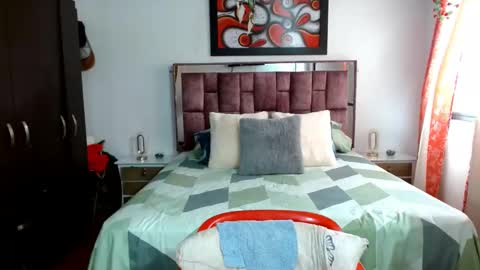 Snapshot of mariah_hellen chatting on February 15, 7:28 pm Alicia online show from February 15, 7:28 pm