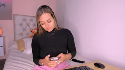 Mariana Roe online show from December 4, 2:31 am