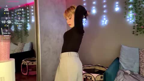 Mia online show from March 10, 7:45 am