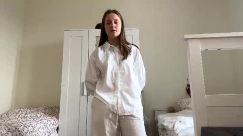 Mia online show from June 27, 9:43 am