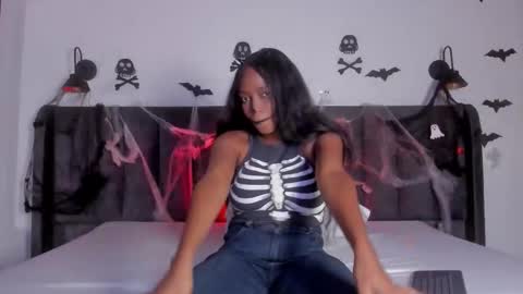 Laura online show from October 28, 8:35 pm