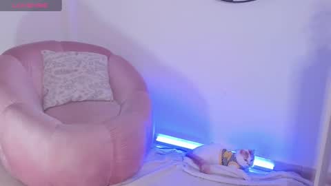 Snapshot of martina_monst chatting on December 18, 11:19 pm martina Monst online show from December 18, 11:19 pm