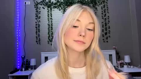 Lisa online show from January 8, 5:06 pm