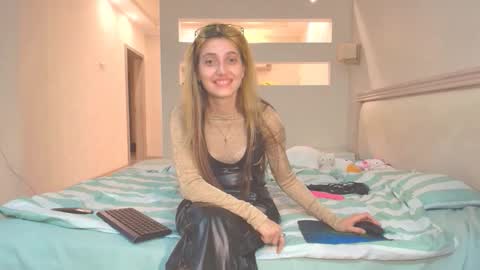 marya442004 online show from October 16, 8:00 pm