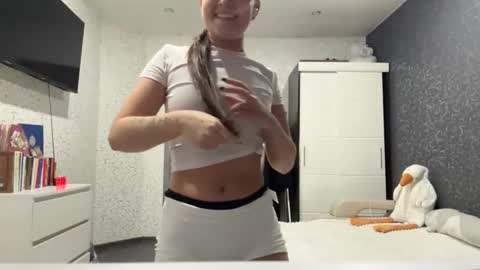 Lola online show from February 26, 3:33 pm