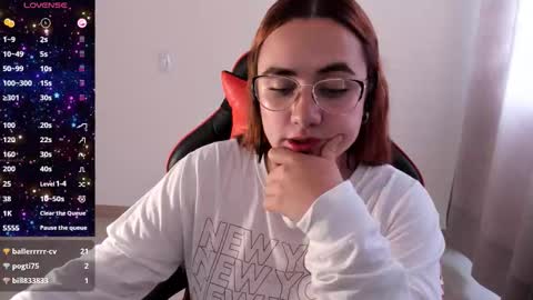 Snapshot of maryluna95 chatting on October 22, 8:14 pm Dulce Maria online show from October 22, 8:14 pm