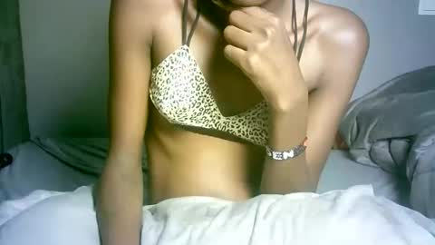 maskgang001 online show from March 24, 3:34 am