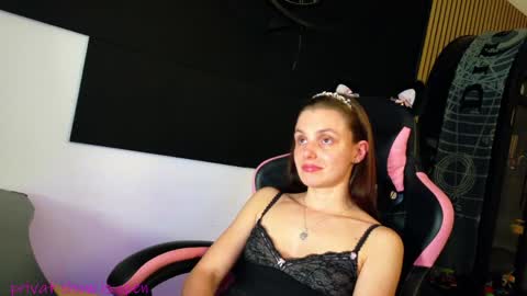 Queeny Kathy  Online at 2030 MEZ Sunday  Wednesday online show from April 25, 6:27 pm