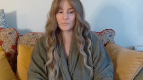 Snapshot of mathilde_solveig chatting on December 20, 12:38 pm mathilde_solveig online show from December 20, 12:38 pm