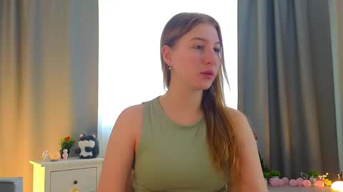 maureencoombs online show from April 17, 4:25 am