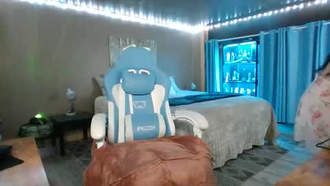 mavismable online show from December 5, 5:40 am