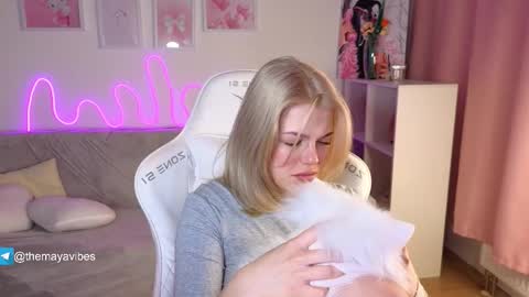 Maya online show from February 1, 3:27 am