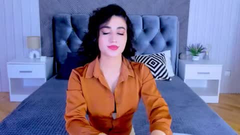 Maya online show from November 14, 2:39 pm