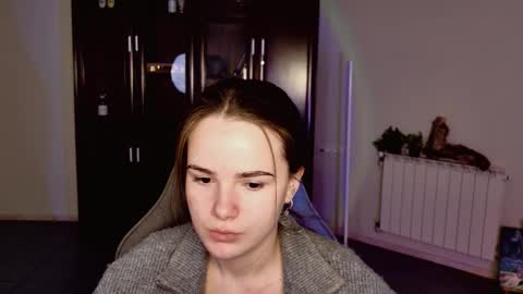 maybloom_ online show from January 6, 9:02 am