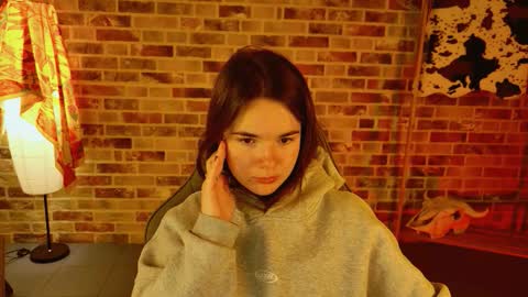 maybloom_ online show from November 13, 5:17 am