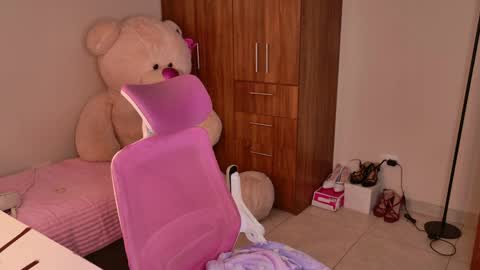 may online show from April 3, 9:02 pm