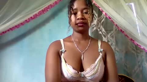 mayrah online show from March 27, 6:59 am