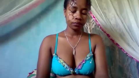 mayrah online show from April 15, 7:53 am