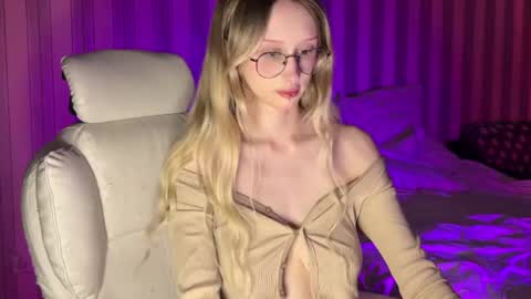mayvi_cold online show from June 9, 7:57 pm