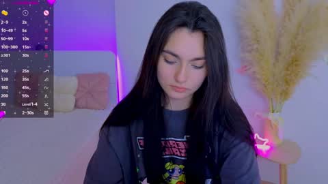 Dina online show from April 8, 9:17 pm