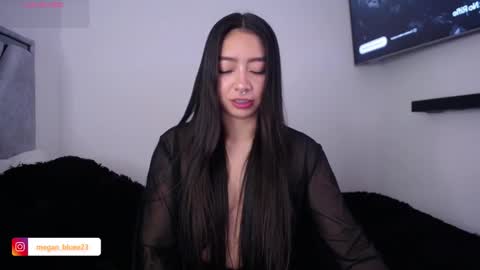 Snapshot of megan_bluee_ chatting on October 3, 4:12 pm Megan Bluee online show from October 3, 4:12 pm