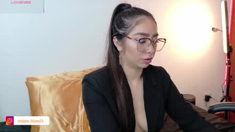 Megan Bluee online show from January 7, 4:32 pm