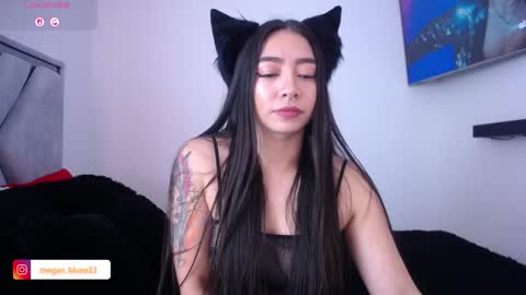 Snapshot of megan_bluee_ chatting on October 17, 2:31 pm Megan Bluee online show from October 17, 2:31 pm