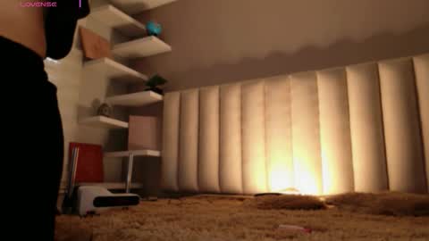     online show from December 4, 1:24 pm