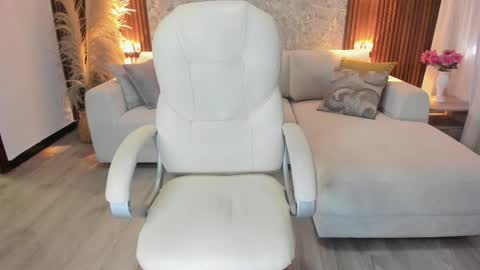 Megan  online show from December 16, 7:42 pm