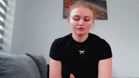 Melania online show from February 16, 12:49 pm