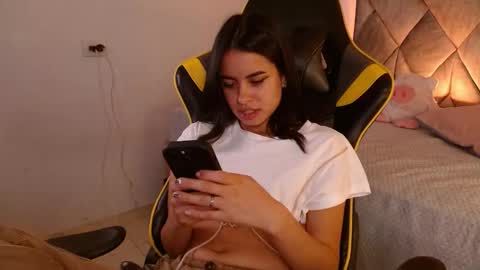 MELANI online show from November 12, 9:02 pm