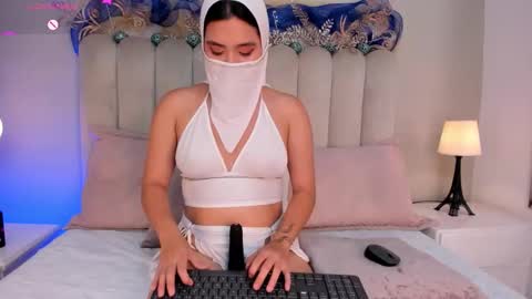 Melanie online show from December 2, 6:43 pm