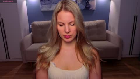 Melanie Bennett online show from April 8, 7:32 am