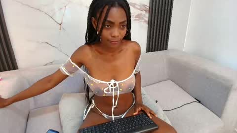 Melanie online show from April 18, 7:58 pm