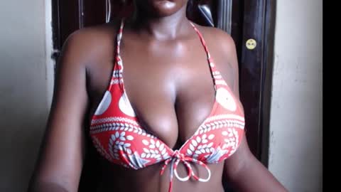 Snapshot of melanin_coco chatting on October 2, 1:05 pm Bene online show from October 2, 1:05 pm