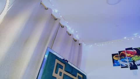 melannia_hills online show from November 9, 7:15 am