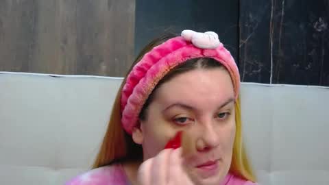 melanniebrown online show from December 16, 7:03 am