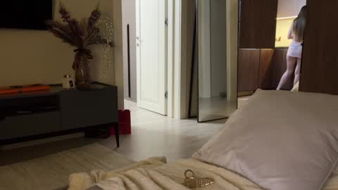 Adel online show from December 28, 1:17 pm