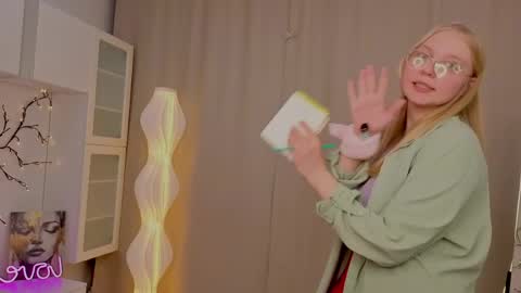 Alice - online show from April 1, 7:33 pm